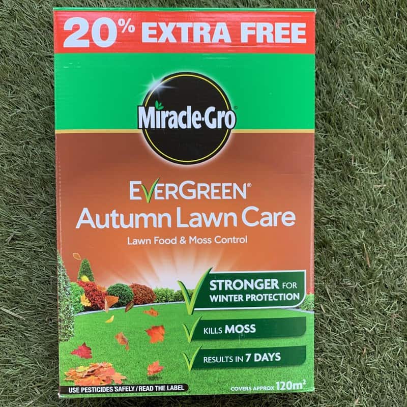 Miracle Gro Evergreen Autumn Lawn Care lawn food and moss control. 80m2